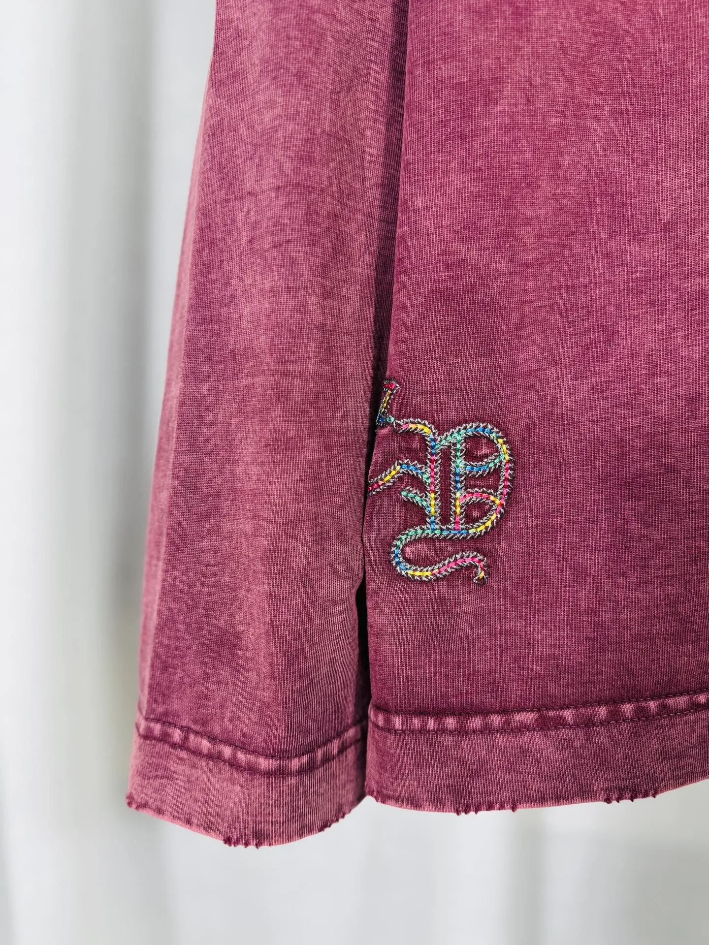 P260 ch high version Chrome Hearts 2025 new autumn and winter cross patch washed spray-painted long-sleeved T-shirt, fabric: 26 double yarns, 320 grams weight, Angra red thread weaving, heavy wash water➕fried color + spray-paint Printing process: colorful embroidery, secondary color spray-paint process Color: gray, red Size: S M L XL Style number: 5178